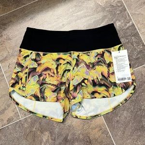 Lululemon Speed Up HR Short 4” - Size 8